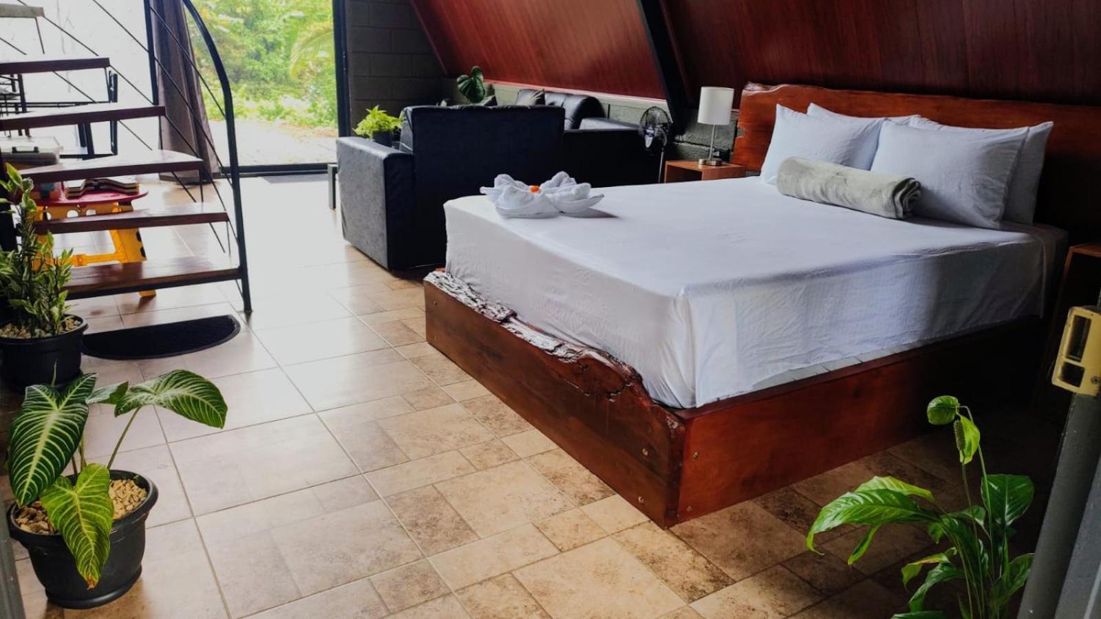 Yarumo Lodge, Rio Celeste Black Chalets Bijagua Bagian luar foto