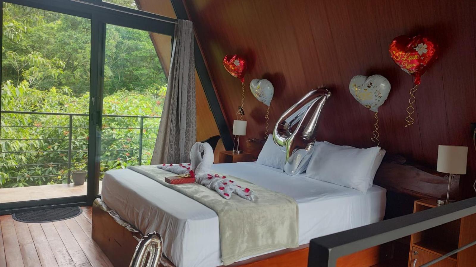 Yarumo Lodge, Rio Celeste Black Chalets Bijagua Bagian luar foto