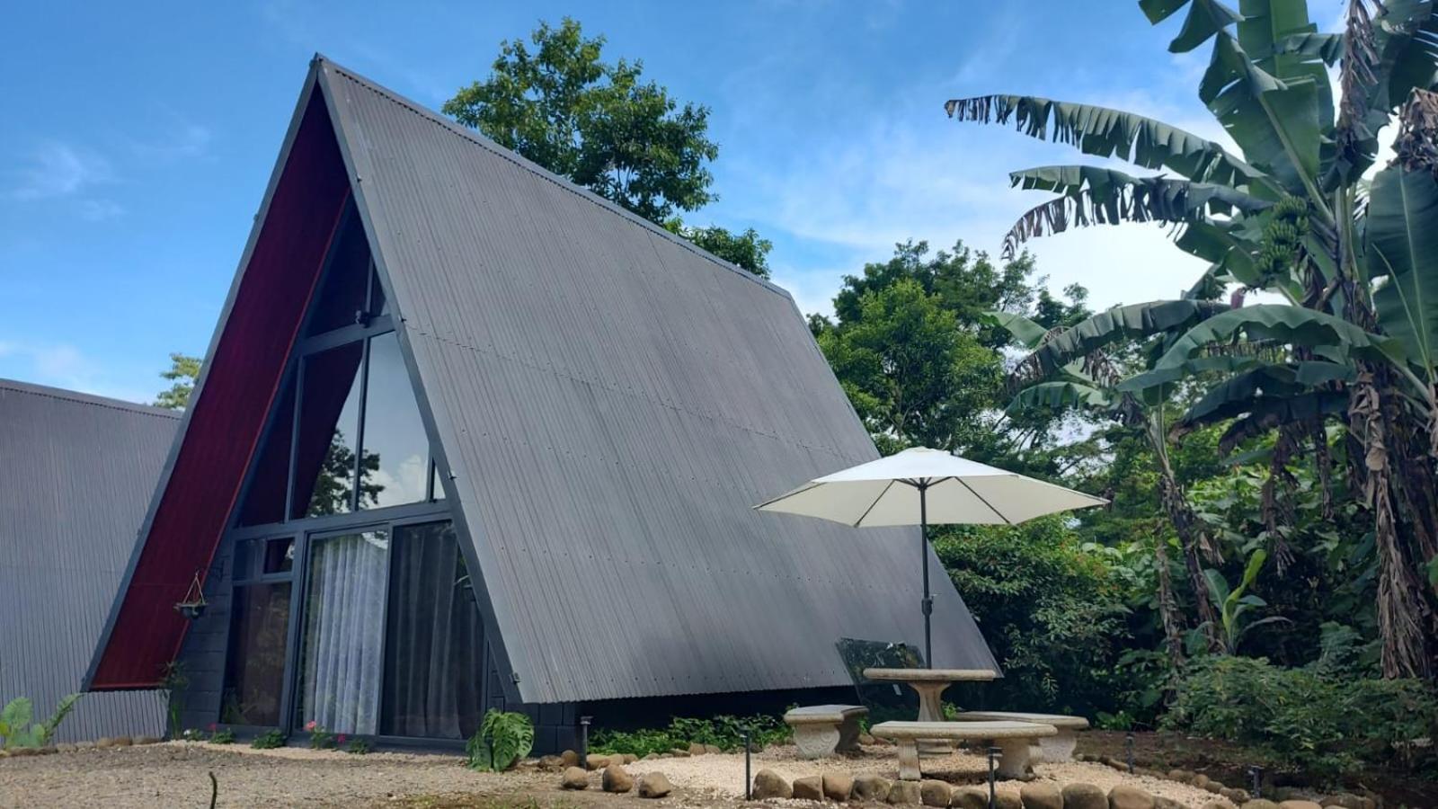 Yarumo Lodge, Rio Celeste Black Chalets Bijagua Bagian luar foto