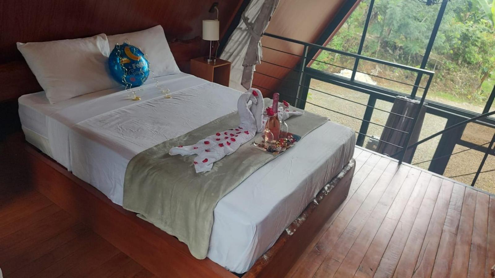 Yarumo Lodge, Rio Celeste Black Chalets Bijagua Bagian luar foto