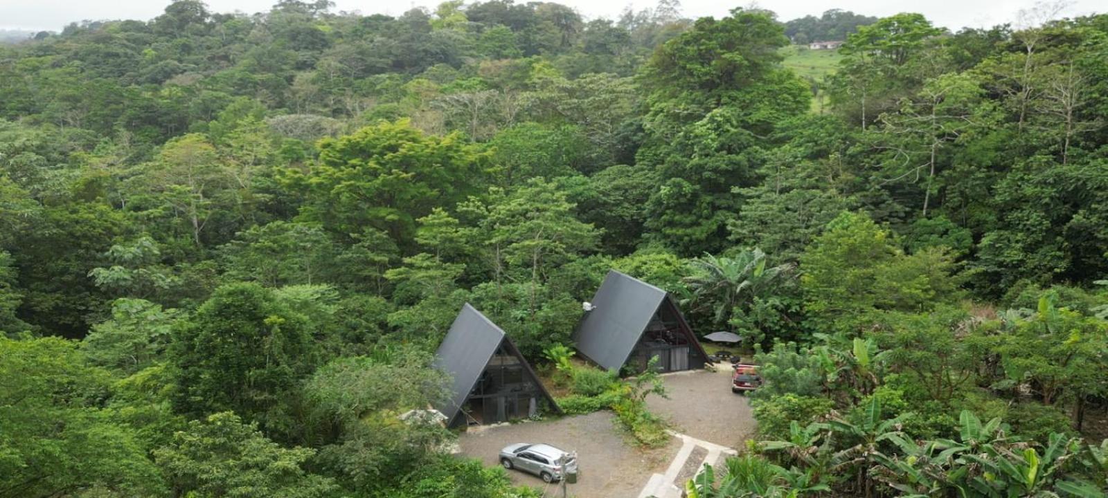 Yarumo Lodge, Rio Celeste Black Chalets Bijagua Bagian luar foto