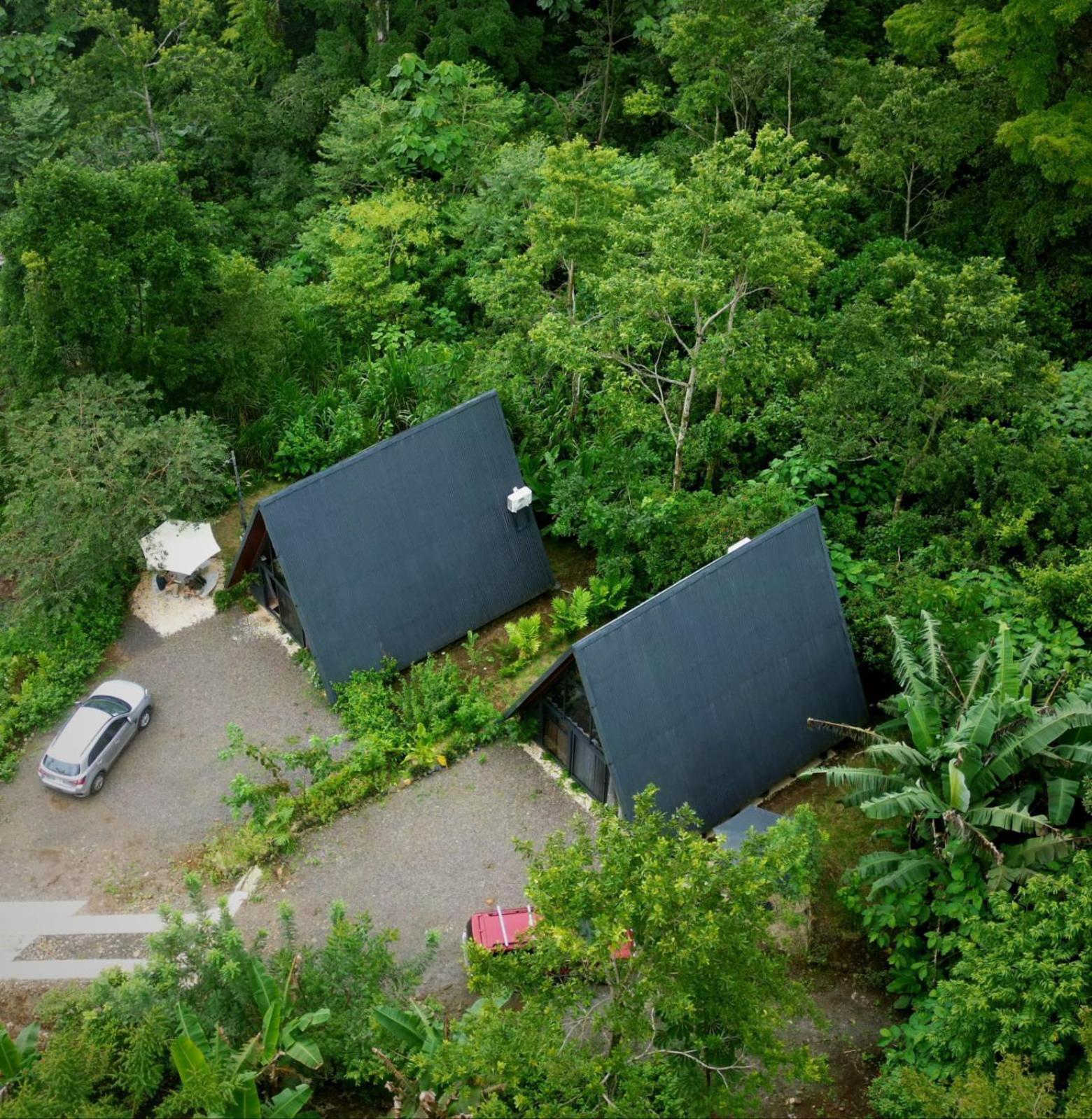 Yarumo Lodge, Rio Celeste Black Chalets Bijagua Bagian luar foto