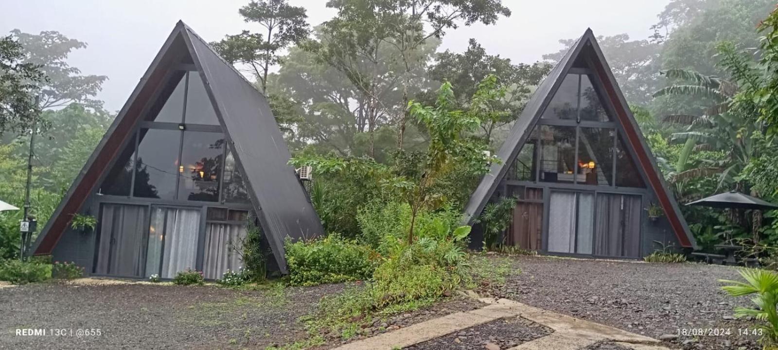 Yarumo Lodge, Rio Celeste Black Chalets Bijagua Bagian luar foto